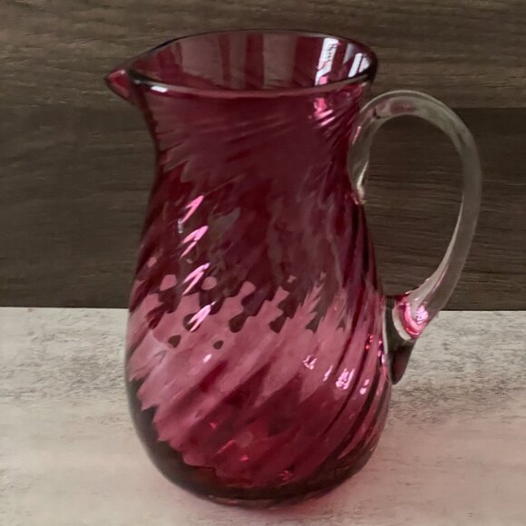 Vintage Studio Art Glass Handblown Red Swirled Applied Handle 7" Pitcher 40oz - Picture 2 of 6